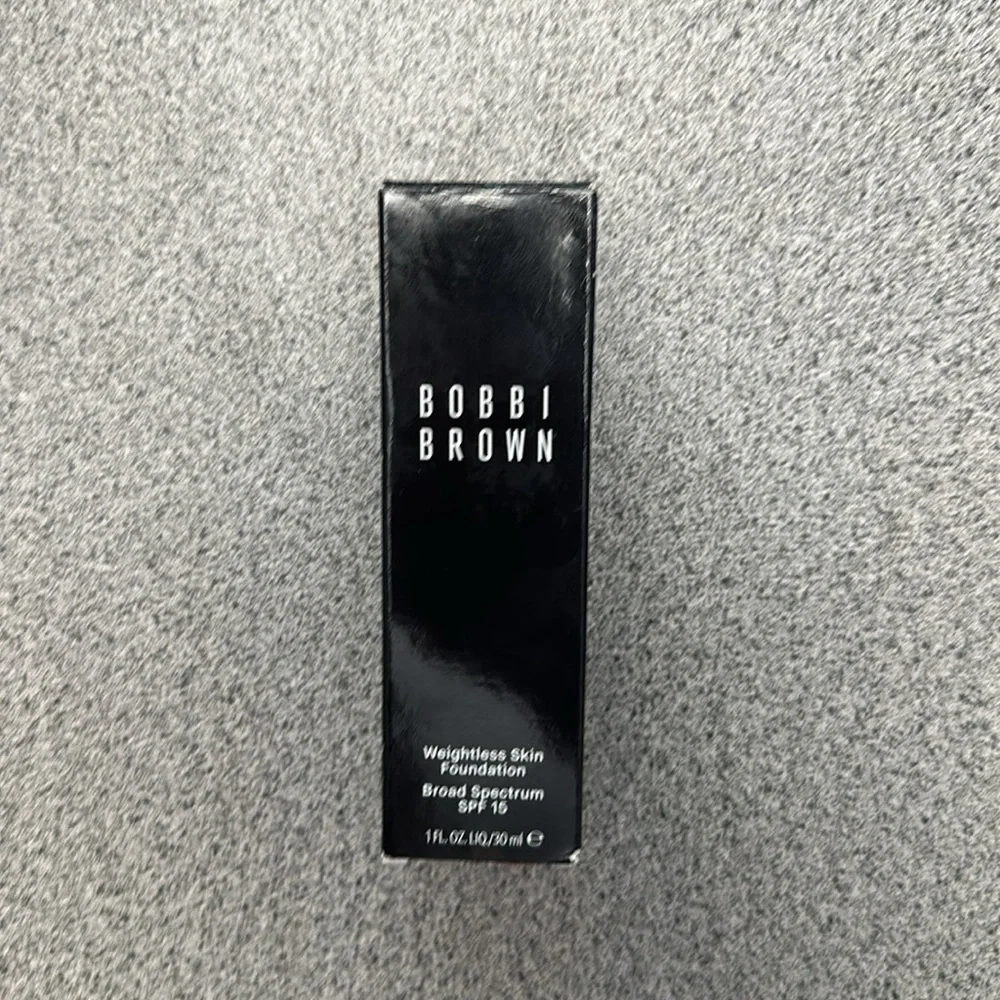 Bobbi Brown Weightless Skin Foundation SPF 15 Shade - Cool Beige - Picture 4 of 5